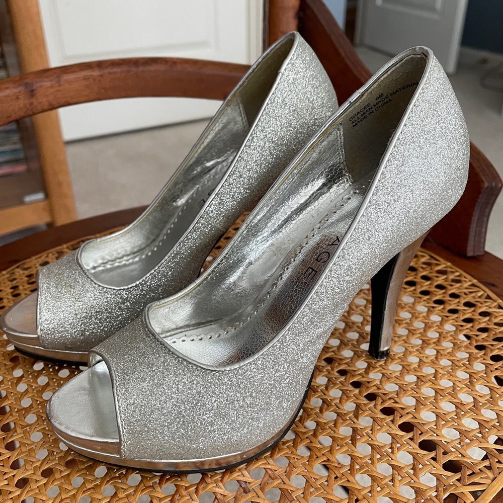 Rampage size 6 silver sparkle pump